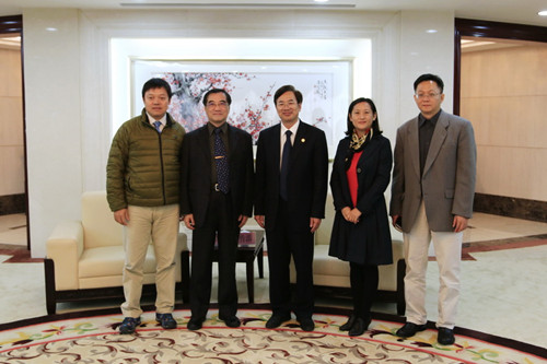 说明:F:\工作\2 每学期工作\2015-2016上学期 (1207起)\20151208 何校长会见台湾亚洲大学一行\新闻与图片\合影.jpg